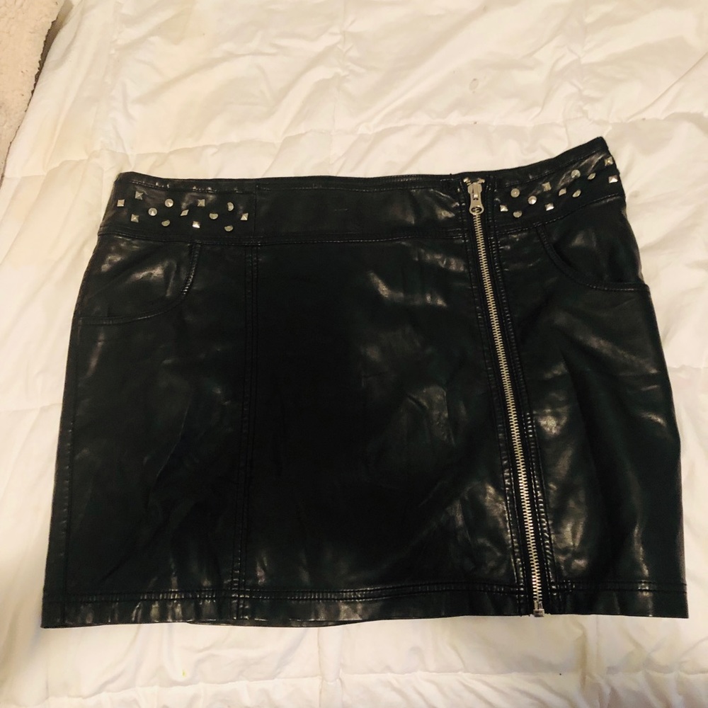 3/$30 Forever 21 plus faux leather mini skirt 18